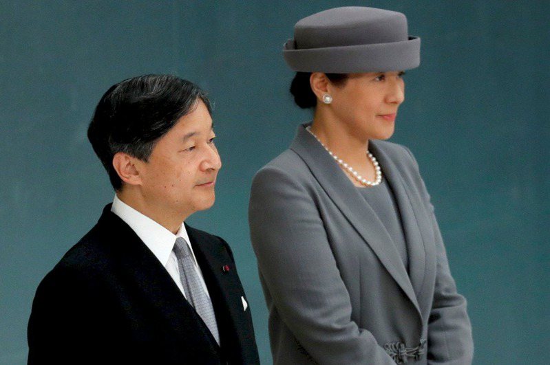 日皇德仁與皇后雅子今天上午搭乘日本政府專用機，從東京羽田機場啟程前往印尼。路透