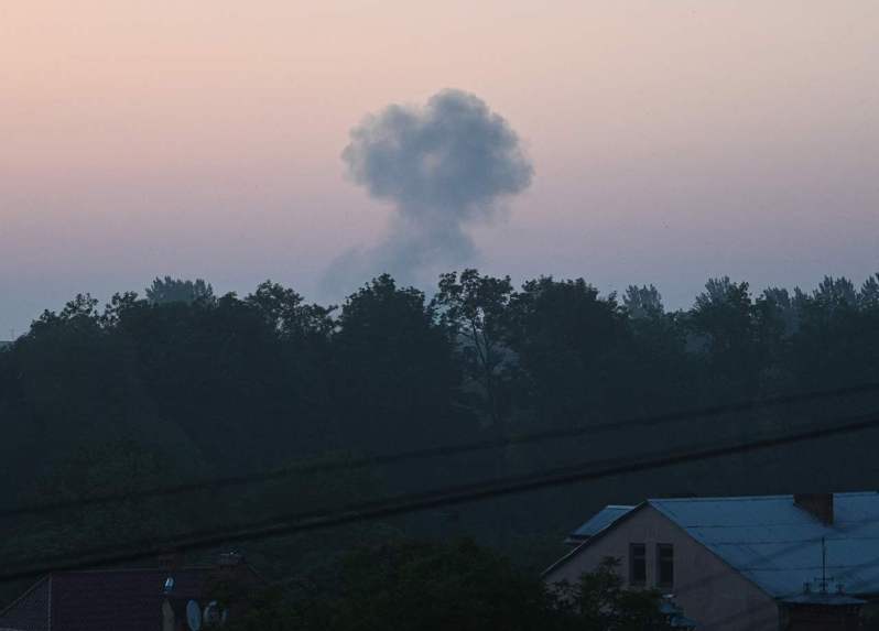 烏克蘭官員今天表示，俄軍連夜對首都基輔發動大規模無人機襲擊，同時襲擊其他城市，目標鎖定軍事及基礎設施，目前還未獲報有人員傷亡。法新社