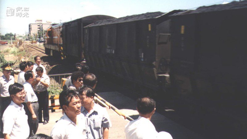 桃林鐵路為發電廠運煤，卻妨礙地方發展。圖／聯合報系資料照（1996/07/17 吳文良攝影）