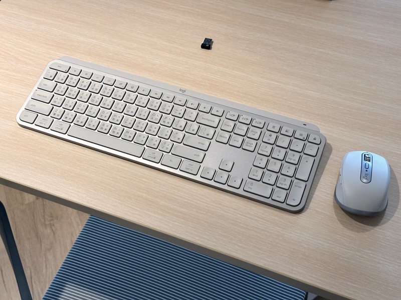 全新珍珠白MX Keys S無線智能鍵盤，外型簡潔時尚，滿足專業使用者的高效精準需求。記者黃筱晴／攝影