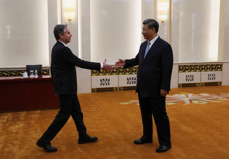 國務卿布林肯(左)在北京與中國國家主席習近平見面。路透