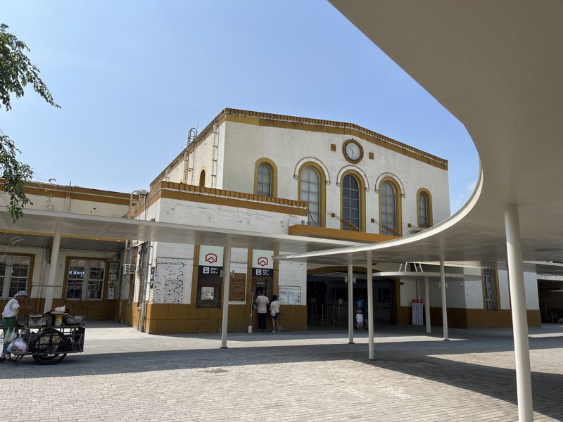 嘉義市政府與台鐵簽約於7月1日起，市府發行的社福卡可以抵扣乘車點數，圖為嘉義火車站照片。圖／本報資料照片