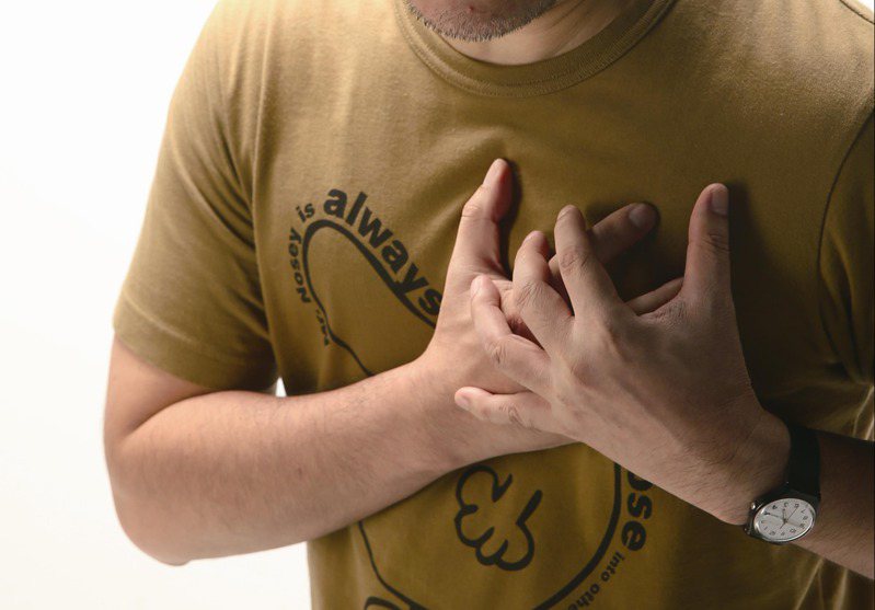 心肌炎初期症狀可能有發燒、胸痛、胸悶、呼吸急促等感冒症狀，很多症狀容易和其他疾病搞混。圖為示意圖。本報資料照片
