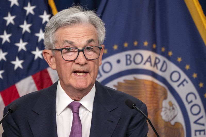 摩根大通策略師認為，聯準會（Fed）一連串升息對美國經濟的影響，好比「溫水煮青蛙」。（美聯社）