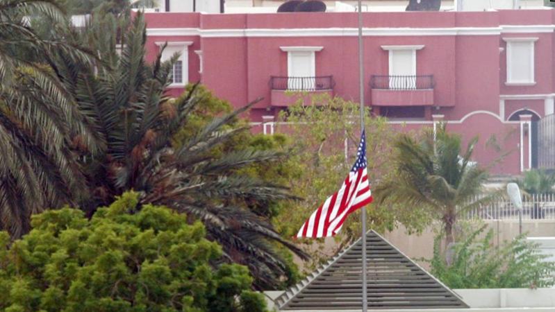 美國務院28日表示，一名武裝男子在美國駐沙烏地阿拉伯港口城市吉達（Jeddah）的領事館大樓附近與沙國安全部門駁火，導致槍手與一名保安人員死亡。美聯社
