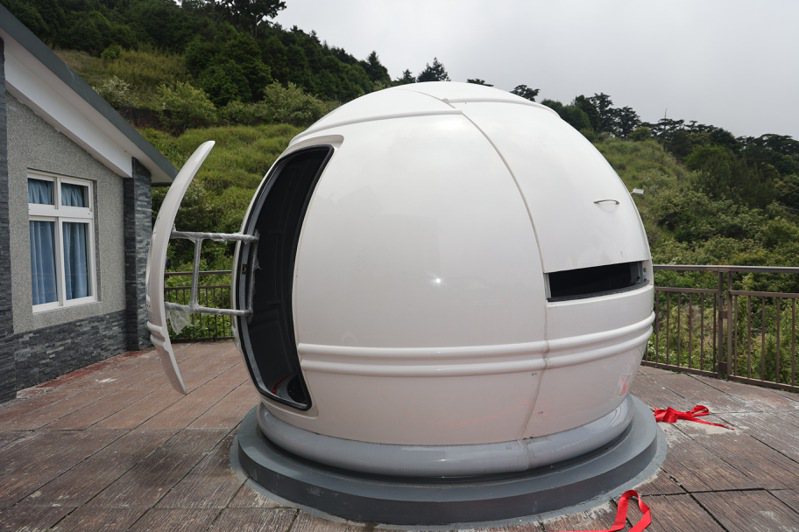 合歡山鳶峰圓頂遠端觀測天文台今天揭幕啟用。圖／南投縣政府提供