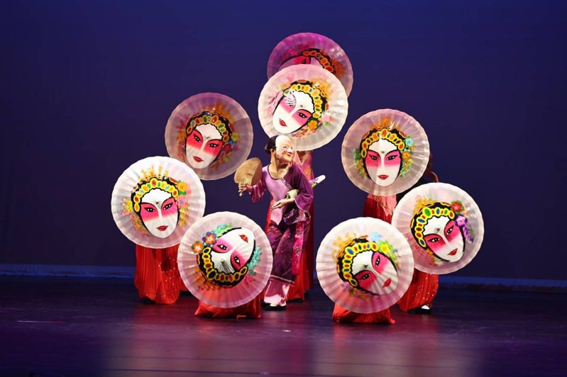 舞蹈家郭玲娟成立藝姿舞集27年，中研院邀請明天下午演出。圖／郭玲娟提供
