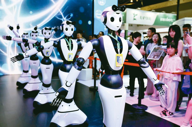 2023世界人工智能大會6日在上海世博中心拉開帷幕。（新華社）