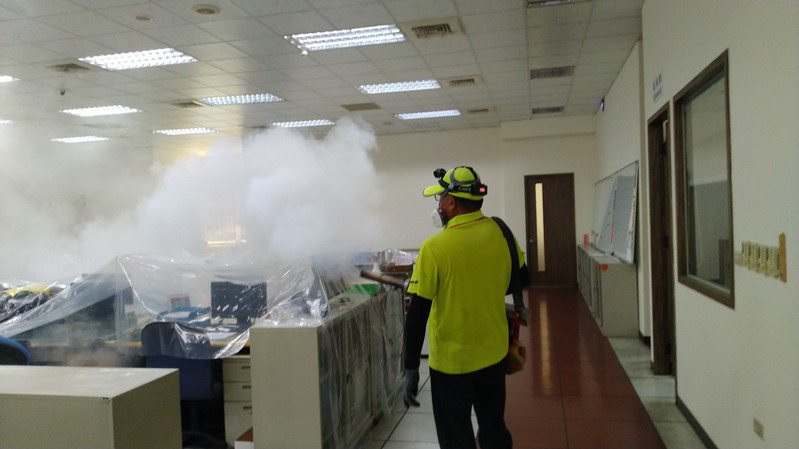 高市衛生局說，熱煙霧機噴藥只會用在工作場所或室外。圖／讀者提供