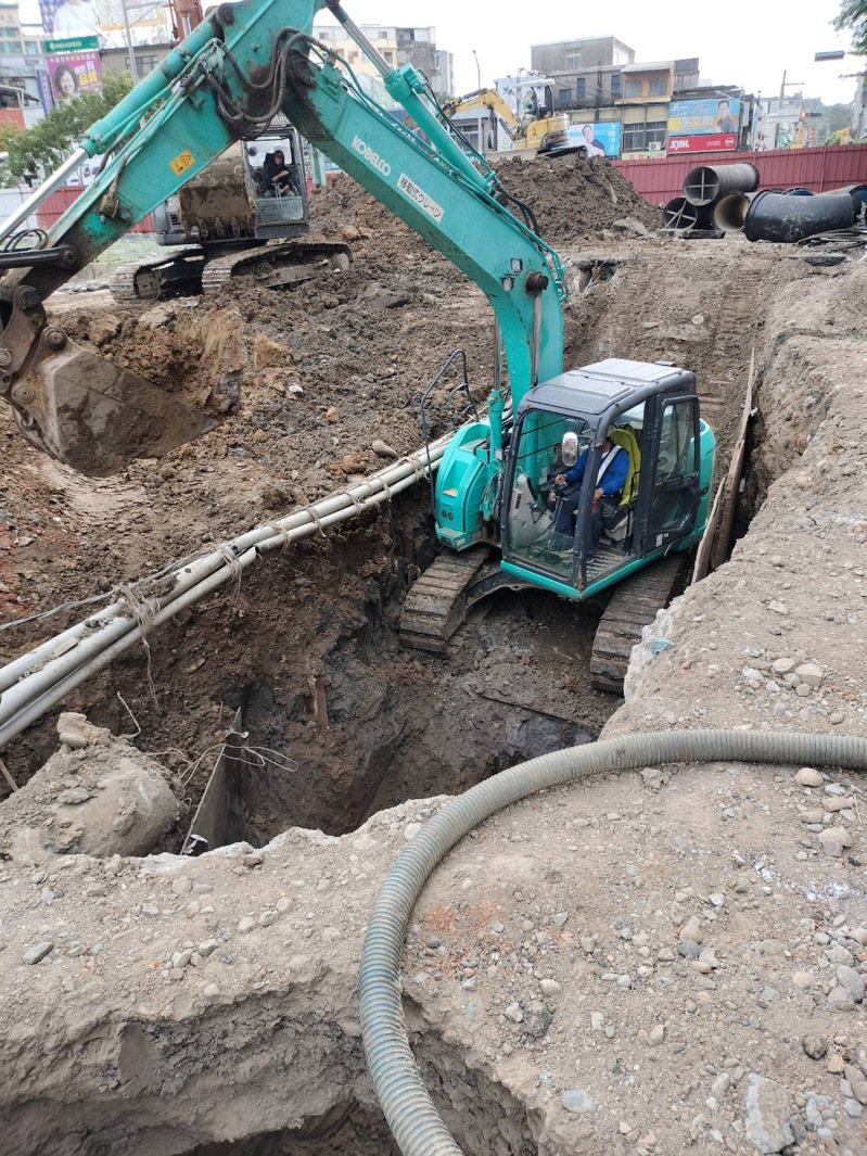 新竹市園道五（馬偕）地下停車場工程克服管線問題，預計年底營運。圖／竹市府提供