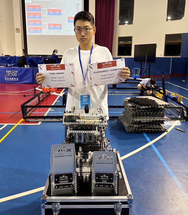 彰師附工學生王昱翔參加機器人大賽得獎。圖／王昱翔提供