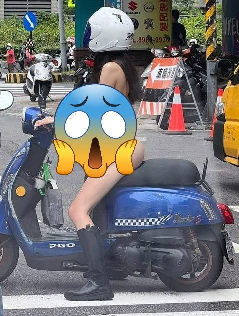 原PO貼出一張女騎士全裸騎車的照片，但不少人都質疑照片是假的。 圖擷自PTT