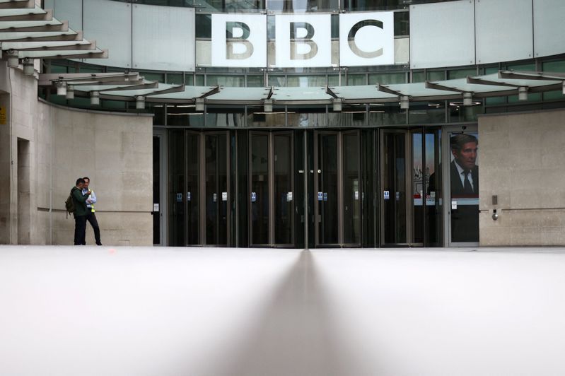 英國廣播公司（BBC）一名明星主持人被指控付了超過3.5萬英鎊給一名少女，換取性露骨照片。美聯社
