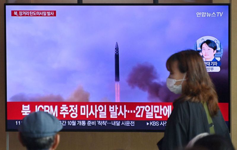 北韓上午試射一枚洲際彈道飛彈（ICBM）等級的飛彈，飛行時間為創紀錄的約74分鐘，且其射程可能涵蓋美國全境。法新社