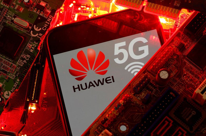 據路透報導，有三家市場研究機構透露，華為正計劃在今年底生產旗艦級5G智慧手機。（路透）