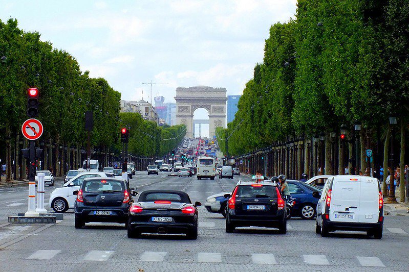 巴黎即將針對大型越野SUV車輛實施更高的停車費率。(Photo by Constantine H. on Flickr used under Creative Commons license)