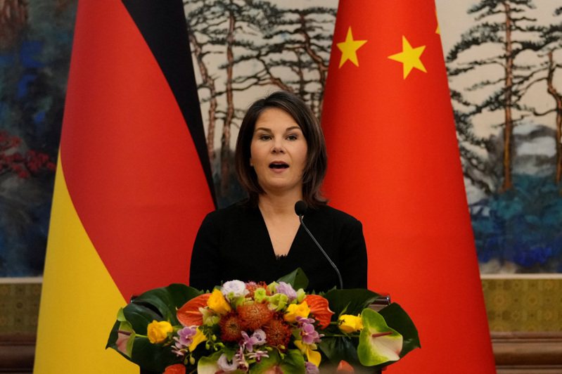 德國發布中國戰略文件。圖為四月訪中時的德國外交部長貝爾伯克。(路透)