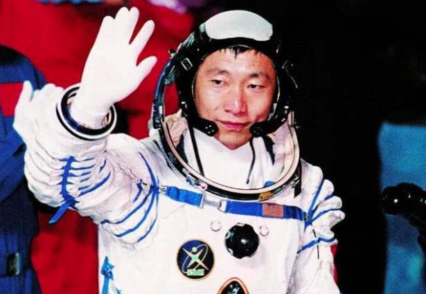 楊利偉是大陸首位進入太空的太空人，他近日在一場培訓活動中，揭露大陸研發新一代載人太空船，載人數可達4到7人的訊息。（每日頭條）