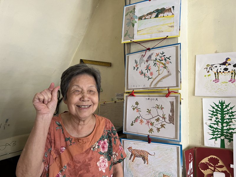 雲林台西高齡85歲的素人畫家許涼，年過8旬才圓夢，家中掛滿數十幅她源源不絕的創作，被封是熱血的「超級阿嬤」。記者陳苡葳／攝影
