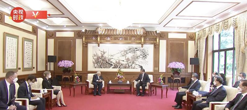 季辛吉與習近平20日於北京會晤。習近平表示，「我們不忘老朋友」。（截自央視時政影片）