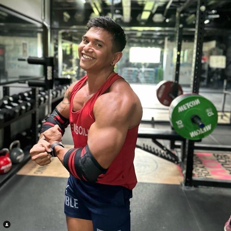印尼一名33歲網紅在健身時疑似重心不穩，被210公斤重的槓鈴壓斷頸椎，送院後不治身亡。圖／取自Instagram@the.paradisebali