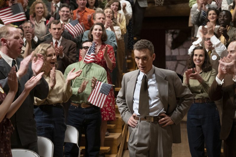 電影「奧本海默」裡面的美國國旗引起影迷注意。美聯社