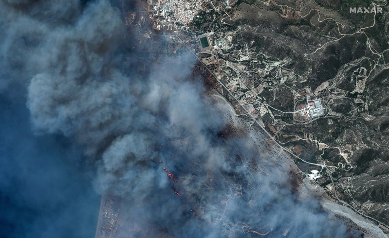 希臘野火肆虐，今自科孚島撤離近2500人。 歐新社