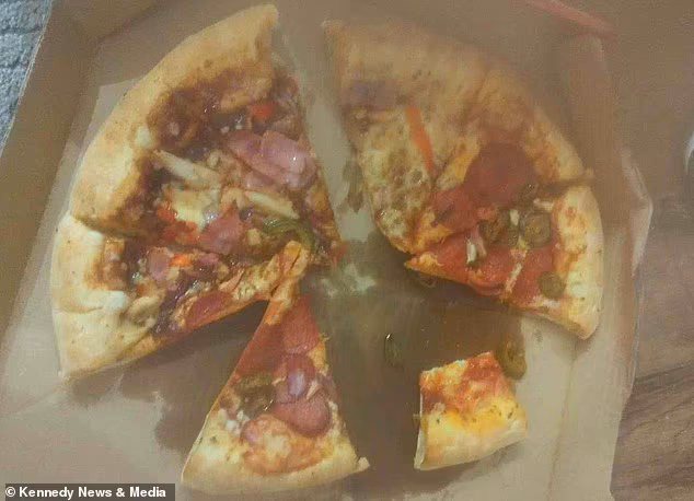 英國一位婦人叫披薩外送，收到時卻發現被偷吃。圖／翻攝自Daily Mail
