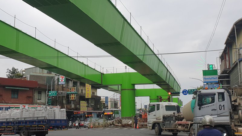 台灣民眾黨總統參選人柯文哲表示，中央前瞻軌道建設，今年各縣市進入興建高峰期。圖為桃園捷運綠線在蘆竹的工程。本報資料照