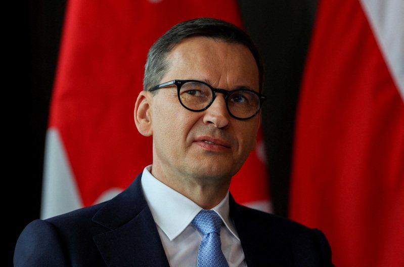 波蘭總理莫拉維茨奇對瓦格納部隊向蘇瓦烏基走廊移動提出警告，他表示，這是對波蘭的混合攻擊，並呼籲歐洲聯盟（EU）和北大西洋公約組織（NATO）採取行動。路透社