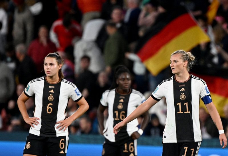 足壇強權的德國8個月內男、女足相繼踢不進世足淘汰賽，德媒轟德國足球已從巨人淪為侏儒。 路透社