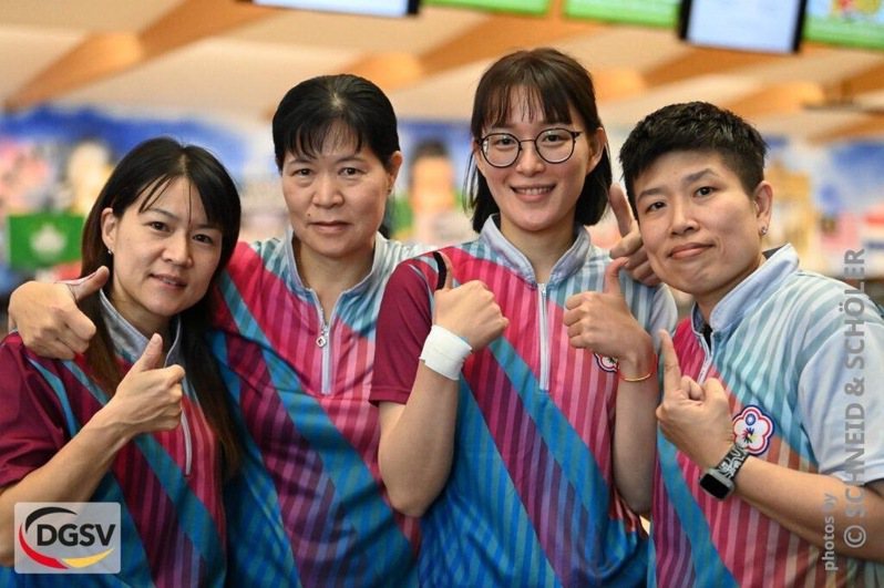 中華保齡球隊在世界聽障保齡球錦標賽女子雙人賽「銀包銅」。圖／中華民國聽障者體育運動協會提供