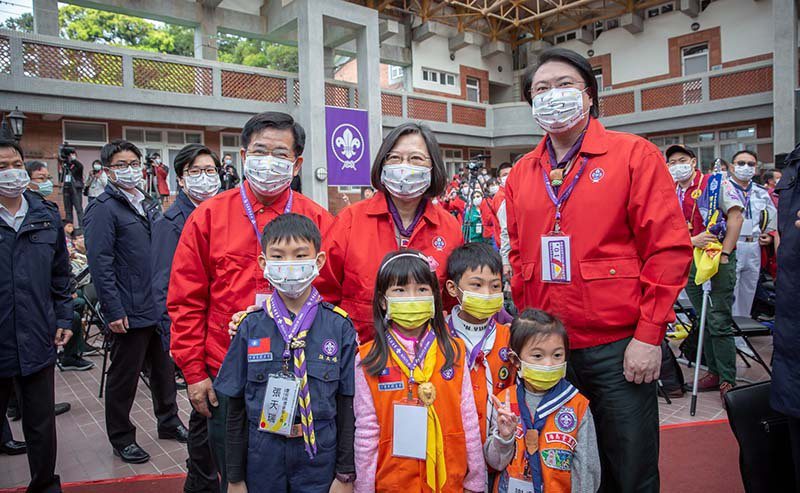 身兼中華民國童軍總會會長的總統蔡英文，今年3月參加35童軍節慶祝活動。 翻攝蔡英文臉書