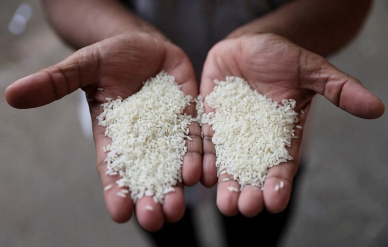 因泰國白米產量受氣候影響而減少以及印度擴大禁止白米出口，亞洲白米價格已來到15年新高紀錄。路透社