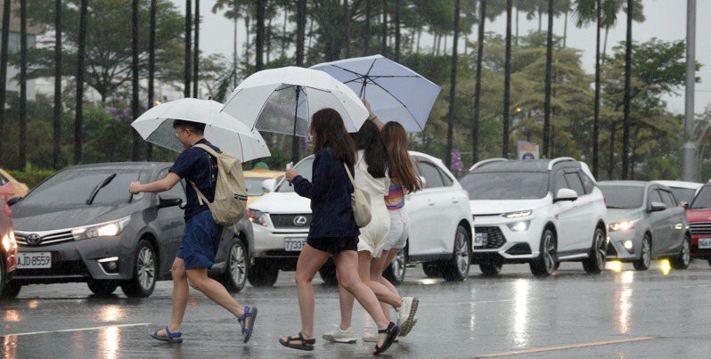 中央氣象局發布雲林縣、嘉義縣、台南市大雷雨即時訊息。本報資料照片