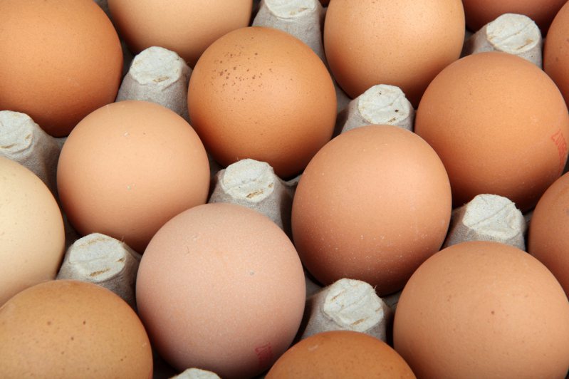 大陸部分地區雞蛋價格再迎一波漲價，業內人士指出是因為天氣熱，母雞食慾差不下蛋所致。示意圖／ingimage