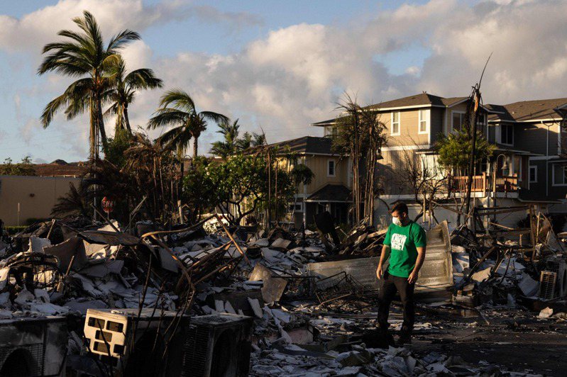 美國夏威夷毛伊島野火將一座城鎮化為灰燼，州長葛林表示罹難人數今天破百，最後人數可能會是目前的2到3倍。 法新社