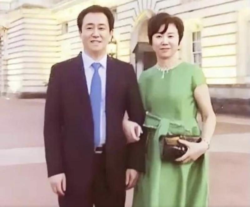 中國恒大集團主席許家印與妻子丁玉梅。圖／取自搜狐新聞