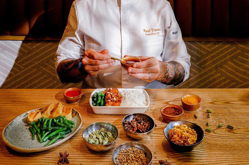 國泰航空攜手香港頂尖素食餐廳 VEDA by Ovolo，為乘客呈獻一系列嶄新素食機上餐膳。國泰航空提供