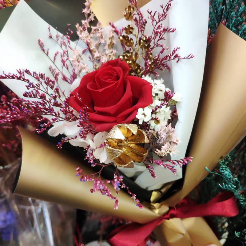 玫瑰朵數隱含各種甜蜜含意，1朵代表「你是唯一」。圖／台北花市提供