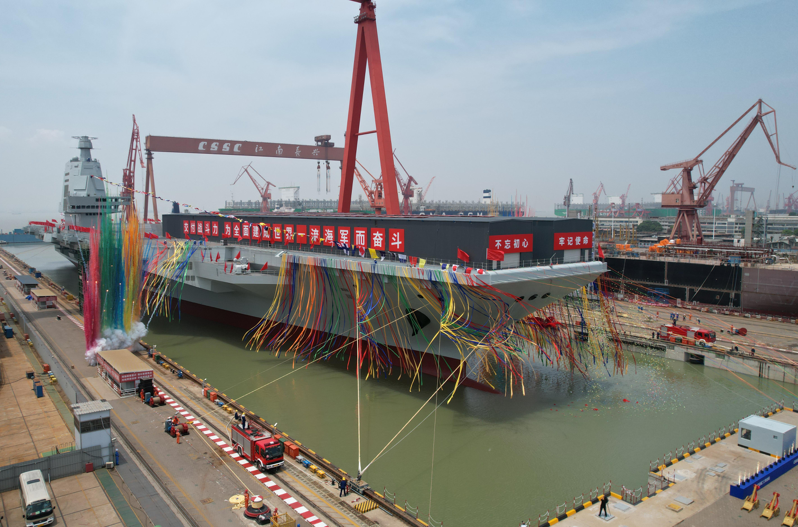 圖為大陸第三艘航空母艦「福建艦」下水命名儀式，2022年6月17日在中國船舶集團有限公司江南造船廠舉行。近期關於福建艦即將展開海試的傳聞不斷。（新華社）