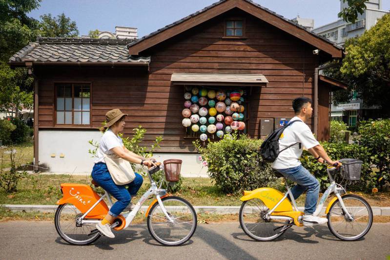 台南市公共自行車YouBike 2.0今天使用人次突破100萬，目前252站，年底目標300站。圖／南市交通局提供
