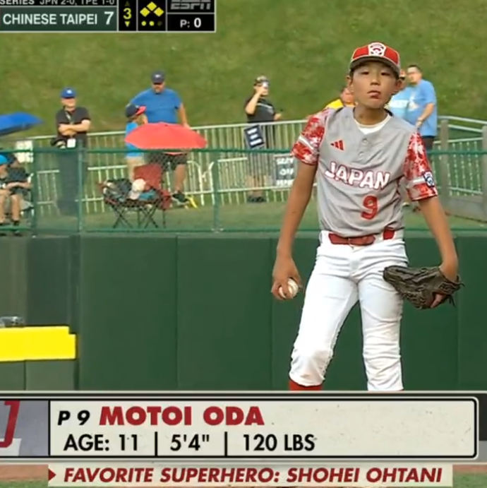 日本小球員Motoi Oda。 截圖自影片畫面