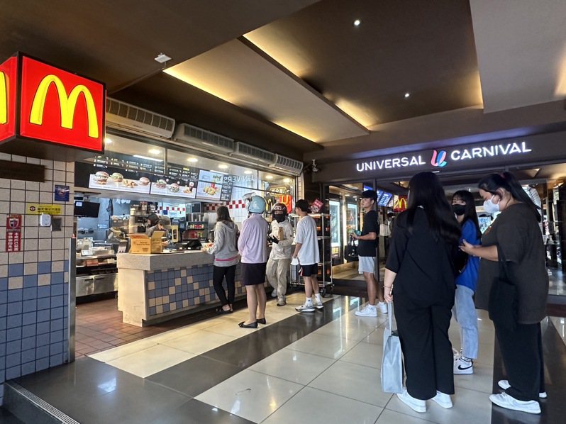 台灣麥當勞今年陸續閉店，引發網友探討其中原因。圖為今年8月結束27年營業的嘉義麥當勞中山二餐廳。
 記者魯永明／攝影