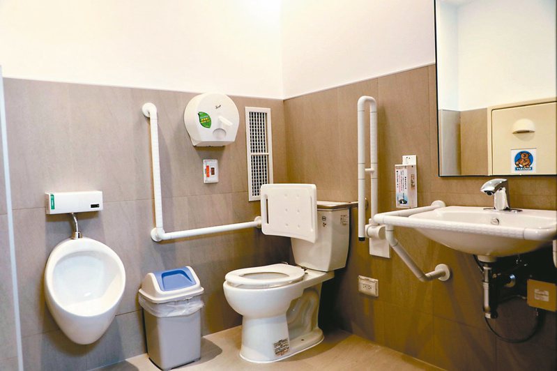 台北榮總表示，該院一向重視公廁的設施與清潔品質，不遺餘力加速更新設備。圖／台北榮總提供