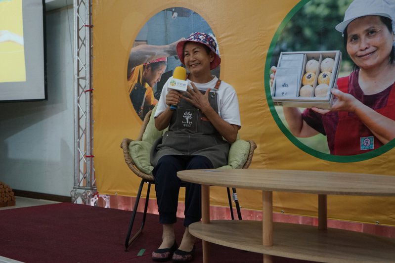 72歲的陳芳郁分享在花蓮習藝所「夢想50+COFFEE」工作，變得更年輕，頭腦更清楚。記者王燕華／攝影