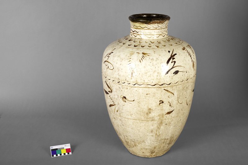瑞士聯邦文化總局24日將5件流失文物返還中國大陸。圖為明代磁州窯酒器。（取自瑞士聯邦文化總局網站）