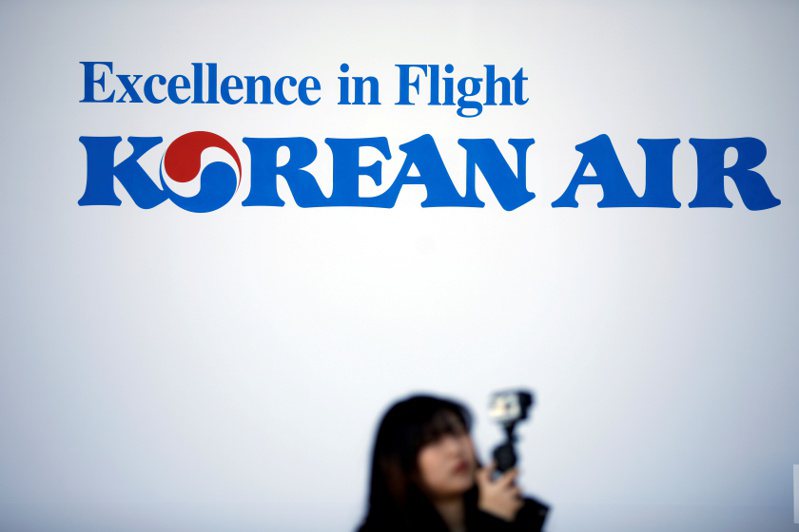 大韓航空20日表示，將在登機門測量登機乘客體重，也會針對其隨身行李秤重，以加強飛航安全和盡量減少燃油過度使用。路透