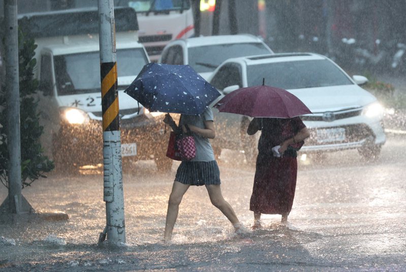 中央氣象局發布嘉義縣大雷雨即時訊息。本報資料照片