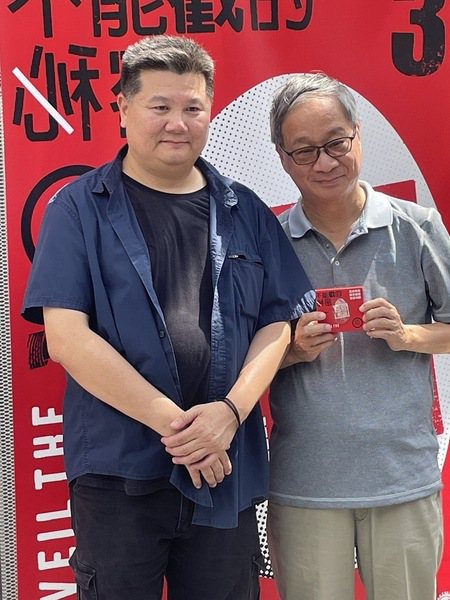 《不能戳的秘密》導演李惠仁（左）30日於特映會前表示，台灣官學之間存在著共生關係，形成相當傾斜的結構。（Photo by 簡嘉佑／台灣醒報）